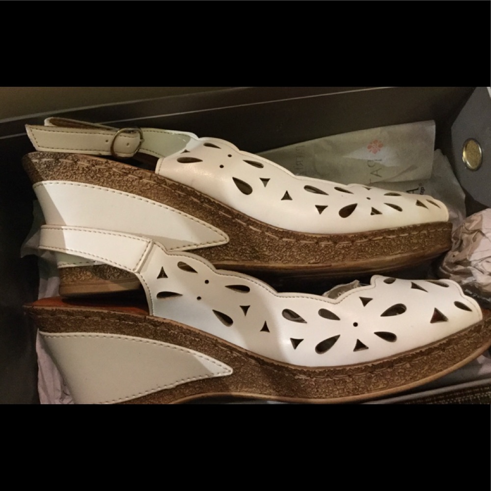 NEW Patrizia by Spring Step white sandals - Picture 5 of 5